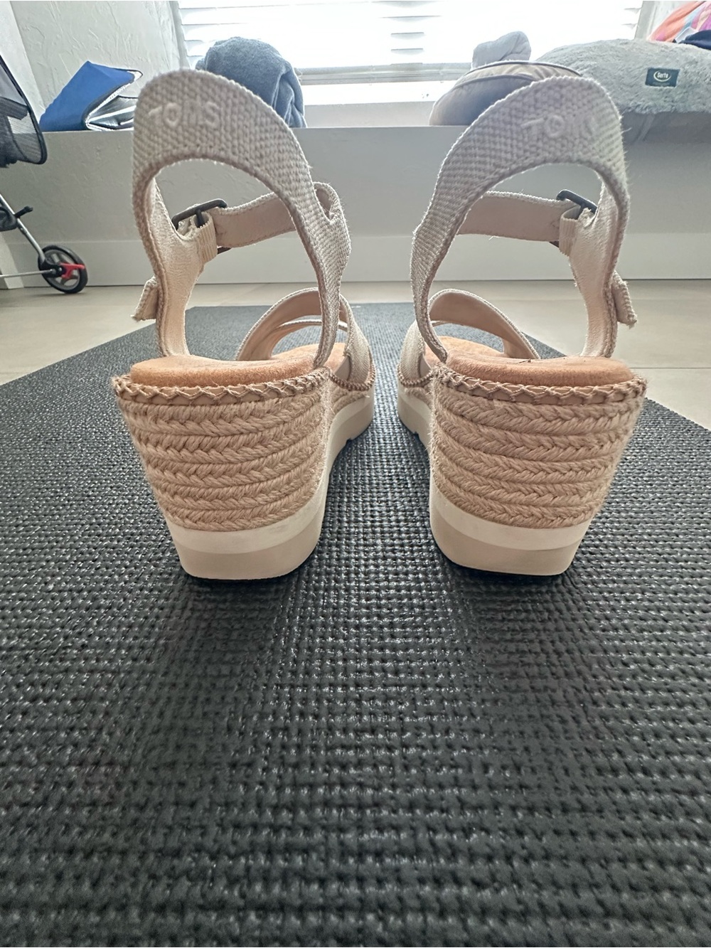 TOMS - Picture 5 of 9